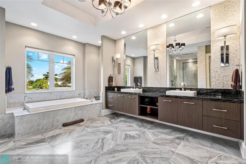  Single Family Homes Photo 35: 3211 NE 27th Ave  Lighthouse Point,  FL 33064