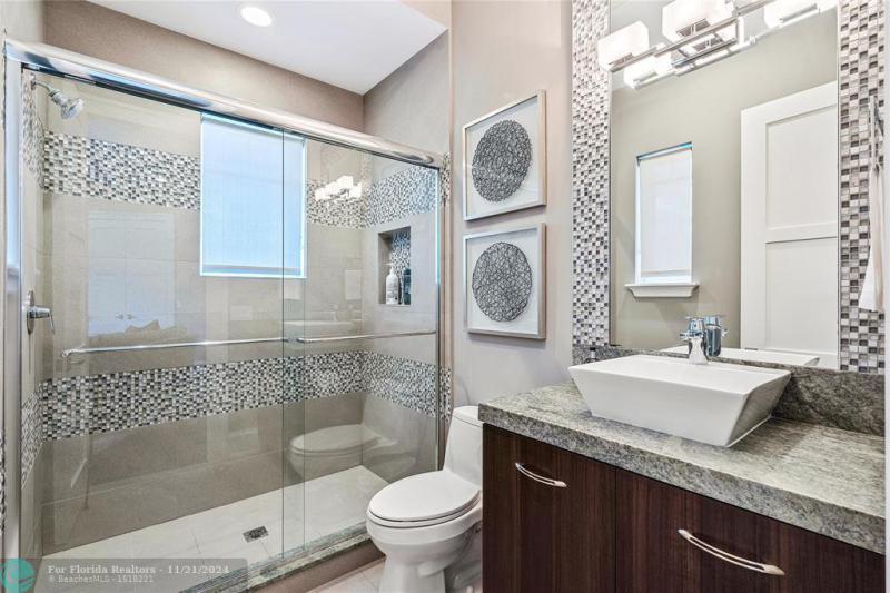  Single Family Homes Photo 40: 3211 NE 27th Ave  Lighthouse Point,  FL 33064