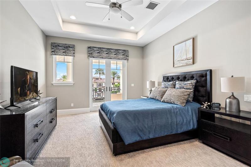  Single Family Homes Photo 41: 3211 NE 27th Ave  Lighthouse Point,  FL 33064