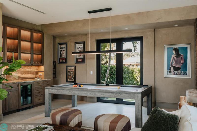  Single Family Homes Photo 17: 2300 NE 34th Ct  Lighthouse Point,  FL 33064