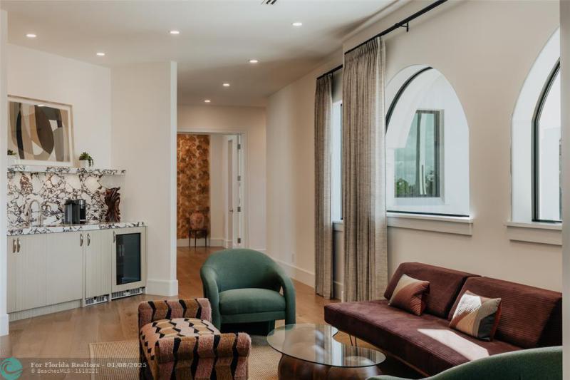  Single Family Homes Photo 20: 2300 NE 34th Ct  Lighthouse Point,  FL 33064