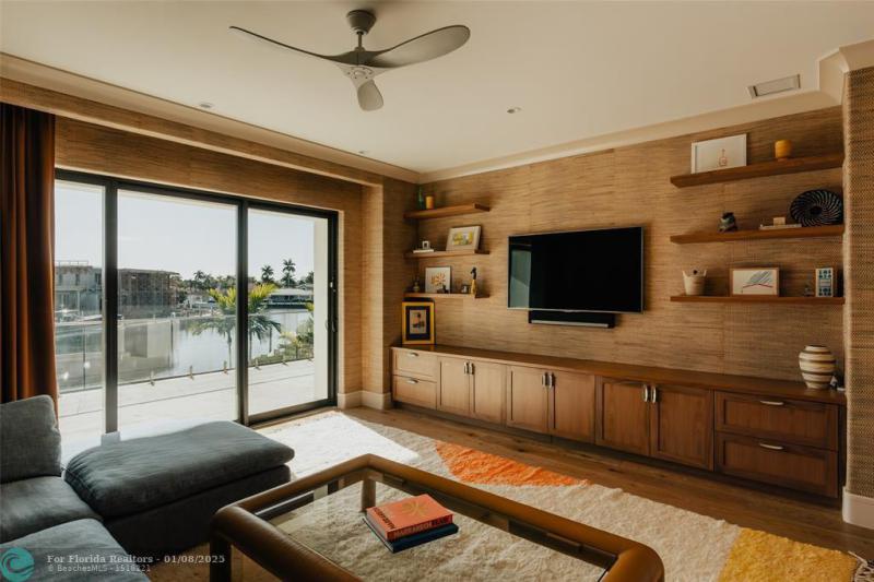  Single Family Homes Photo 23: 2300 NE 34th Ct  Lighthouse Point,  FL 33064