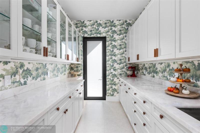  Single Family Homes Photo 27: 2300 NE 34th Ct  Lighthouse Point,  FL 33064