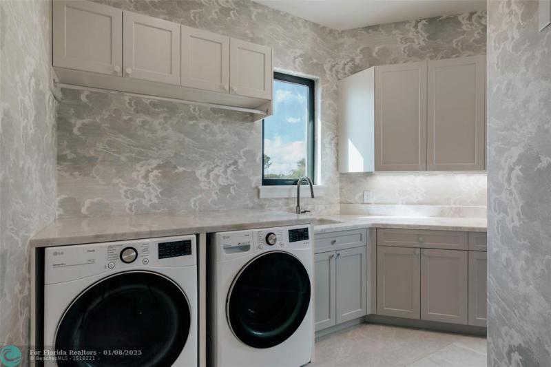  Single Family Homes Photo 28: 2300 NE 34th Ct  Lighthouse Point,  FL 33064