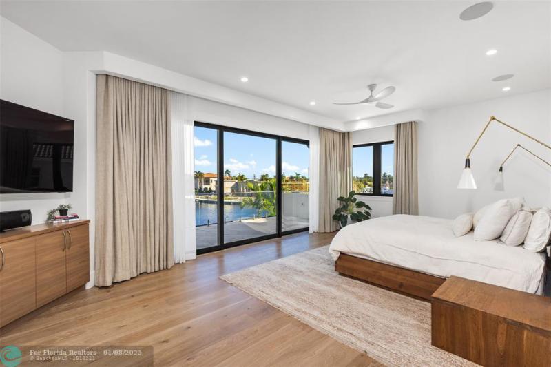  Single Family Homes Photo 30: 2300 NE 34th Ct  Lighthouse Point,  FL 33064