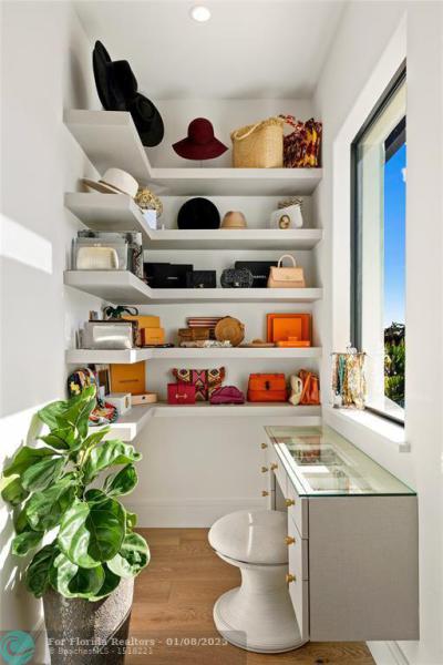  Single Family Homes Photo 35: 2300 NE 34th Ct  Lighthouse Point,  FL 33064