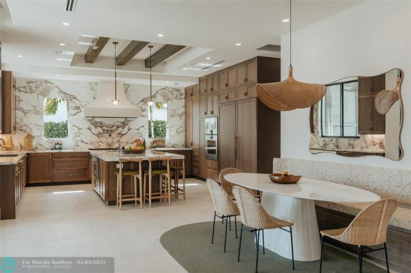  Single Family Homes Photo 4: 2300 NE 34th Ct  Lighthouse Point,  FL 33064