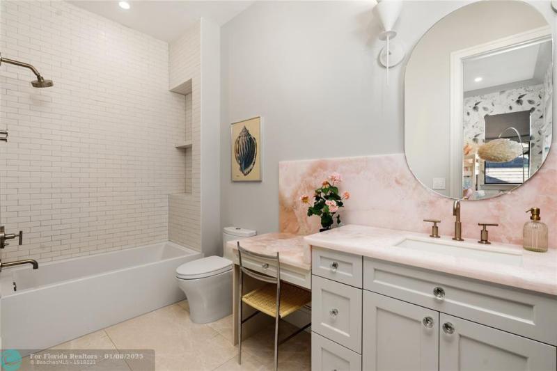  Single Family Homes Photo 41: 2300 NE 34th Ct  Lighthouse Point,  FL 33064