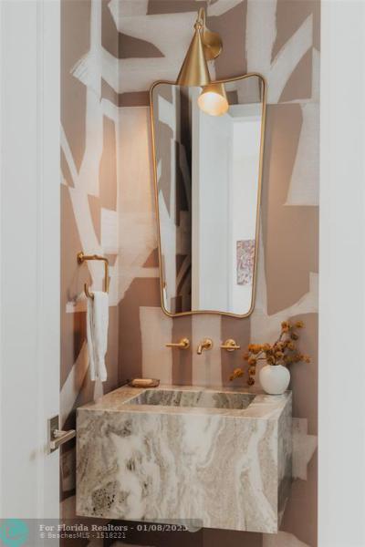  Single Family Homes Photo 47: 2300 NE 34th Ct  Lighthouse Point,  FL 33064