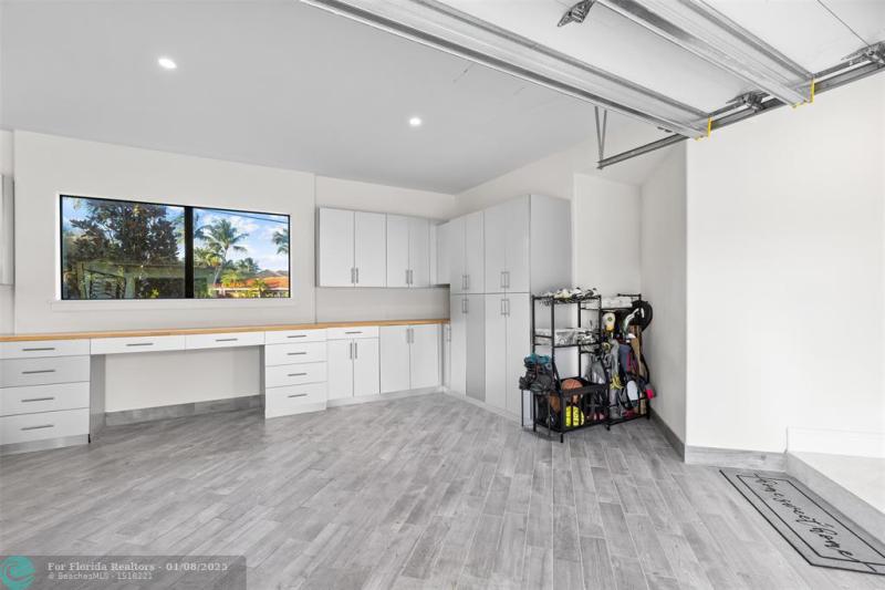  Single Family Homes Photo 49: 2300 NE 34th Ct  Lighthouse Point,  FL 33064