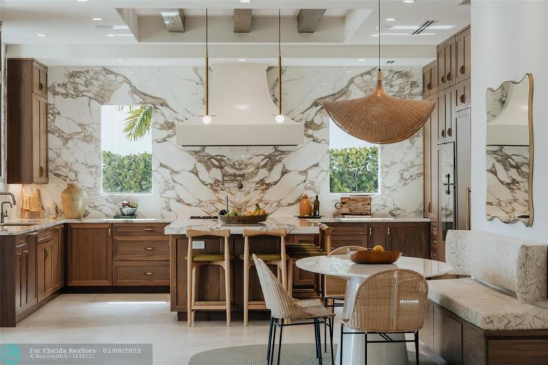  Single Family Homes Photo 5: 2300 NE 34th Ct  Lighthouse Point,  FL 33064