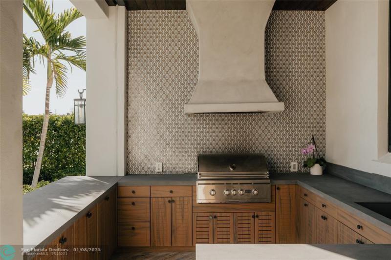  Single Family Homes Photo 51: 2300 NE 34th Ct  Lighthouse Point,  FL 33064