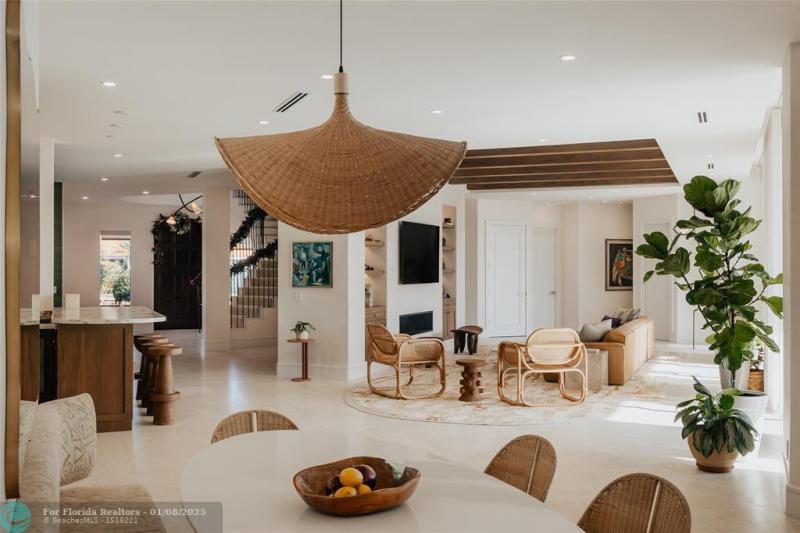  Single Family Homes Photo 7: 2300 NE 34th Ct  Lighthouse Point,  FL 33064