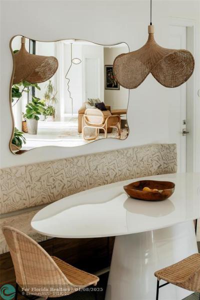  Single Family Homes Photo 8: 2300 NE 34th Ct  Lighthouse Point,  FL 33064