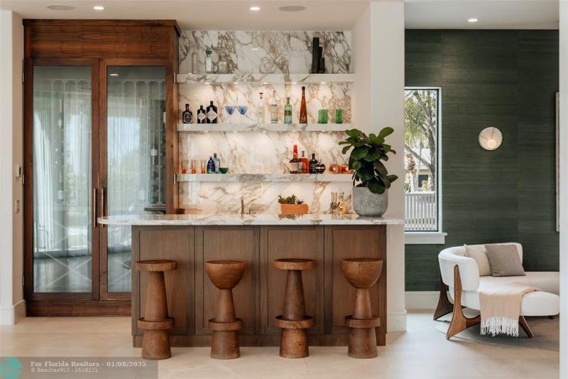  Single Family Homes Photo 9: 2300 NE 34th Ct  Lighthouse Point,  FL 33064