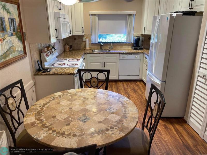  Condo & Townhome Photos