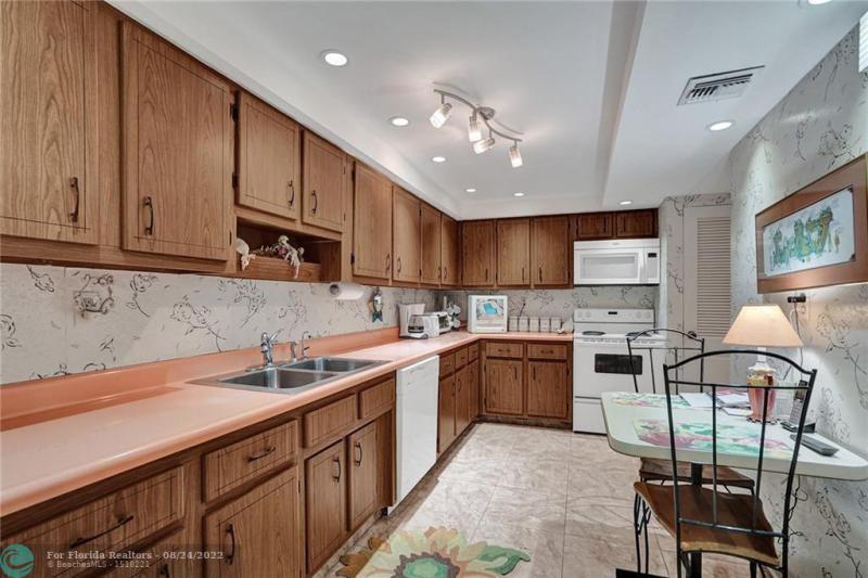  Condo & Townhome Photos