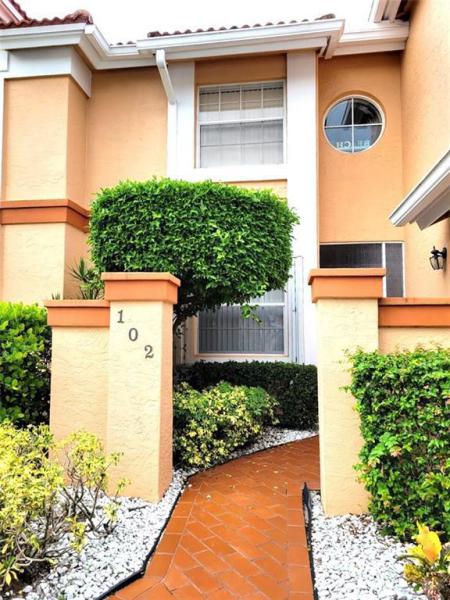  Condo & Townhome Photos