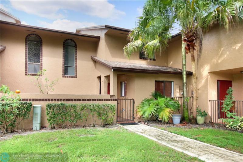  Condo & Townhome Photos