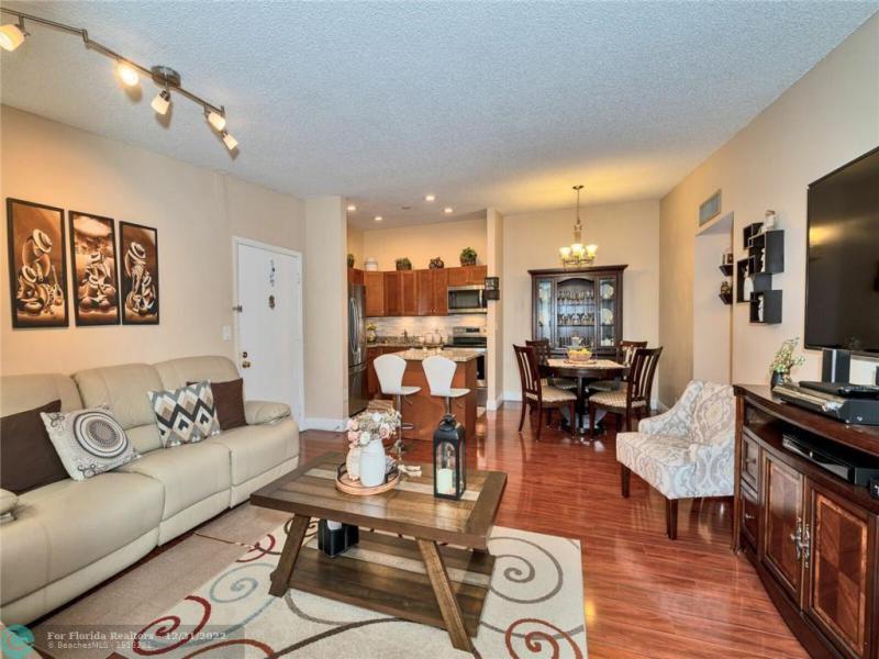  Condo & Townhome Photos