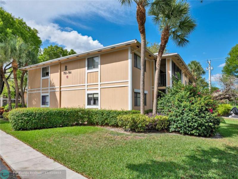  Condo & Townhome Photos