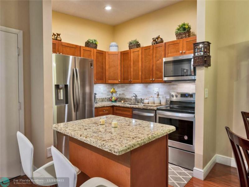  Condo & Townhome Photos