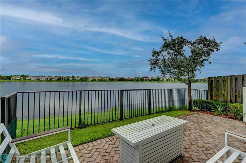  Condo & Townhome Photos