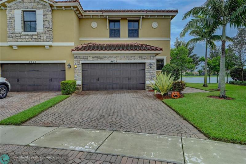  Condo & Townhome Photos