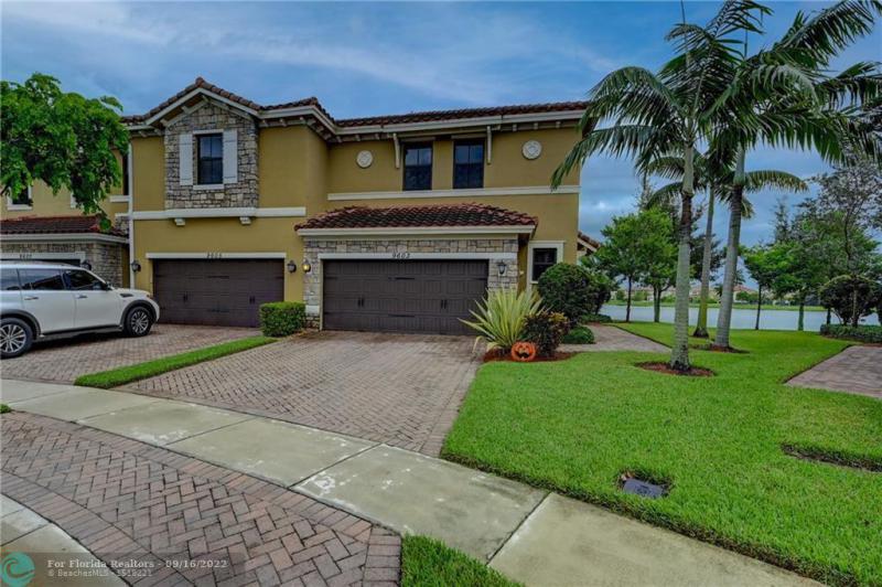  Condo & Townhome Photos