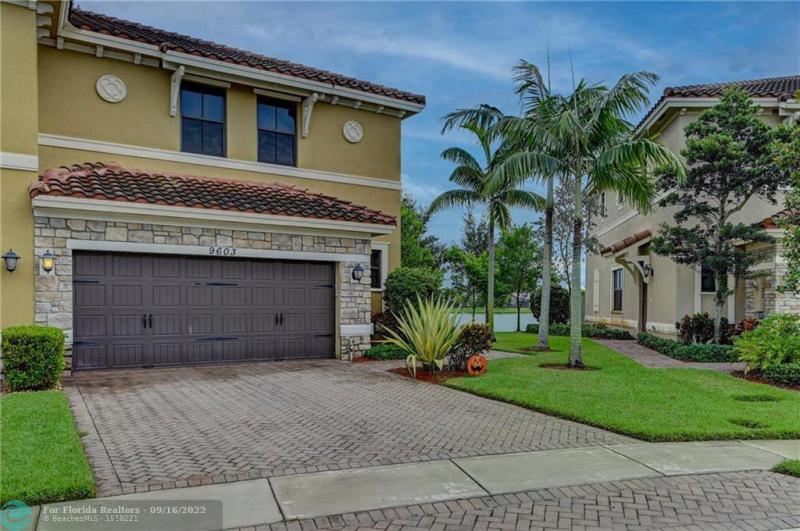  Condo & Townhome Photos