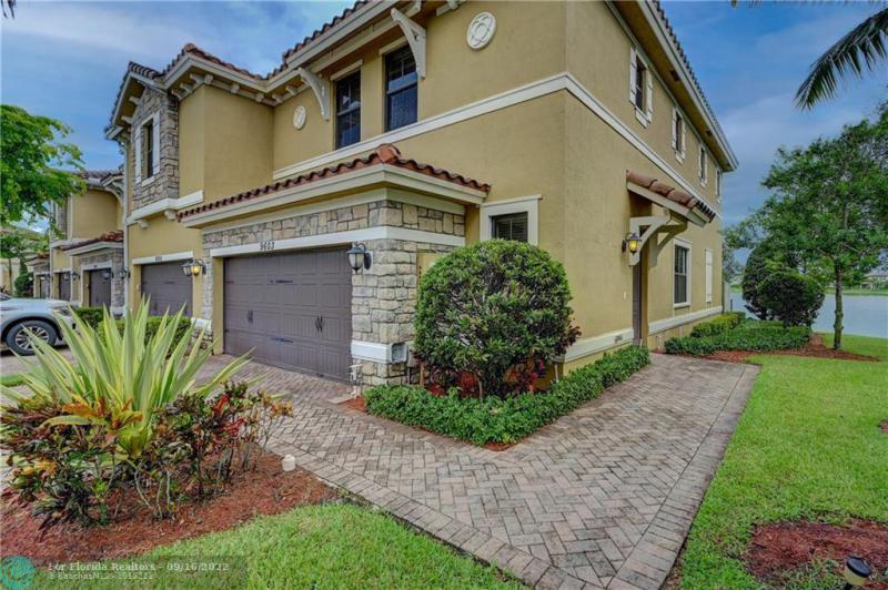  Condo & Townhome Photos