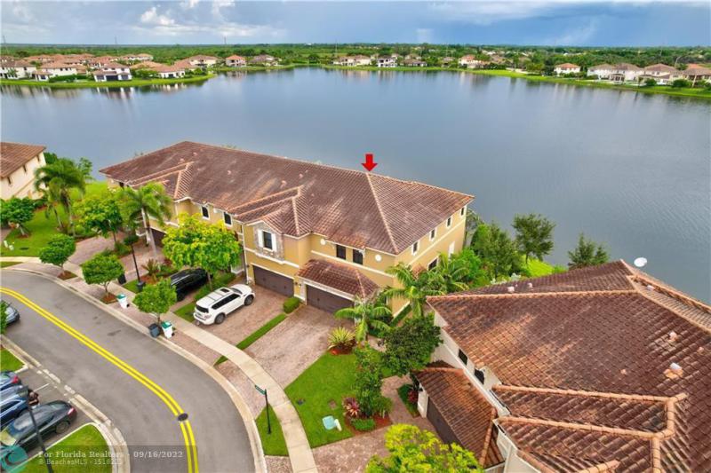  Condo & Townhome Photos