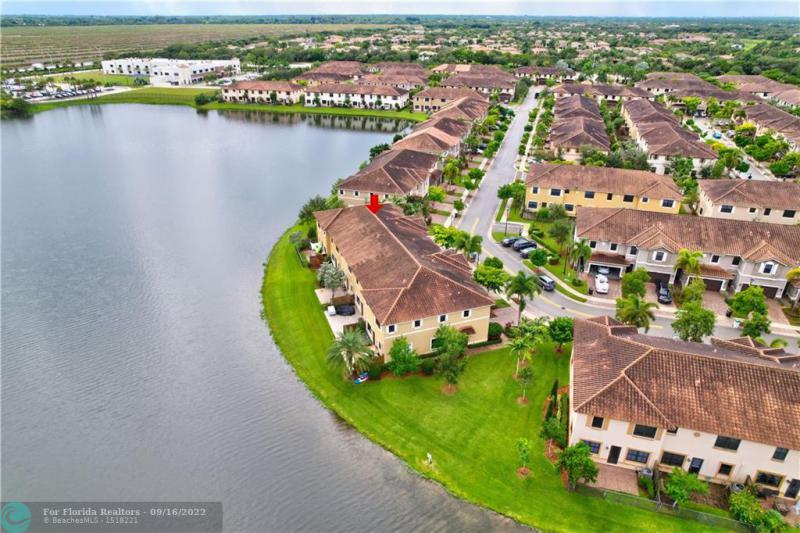  Condo & Townhome Photos