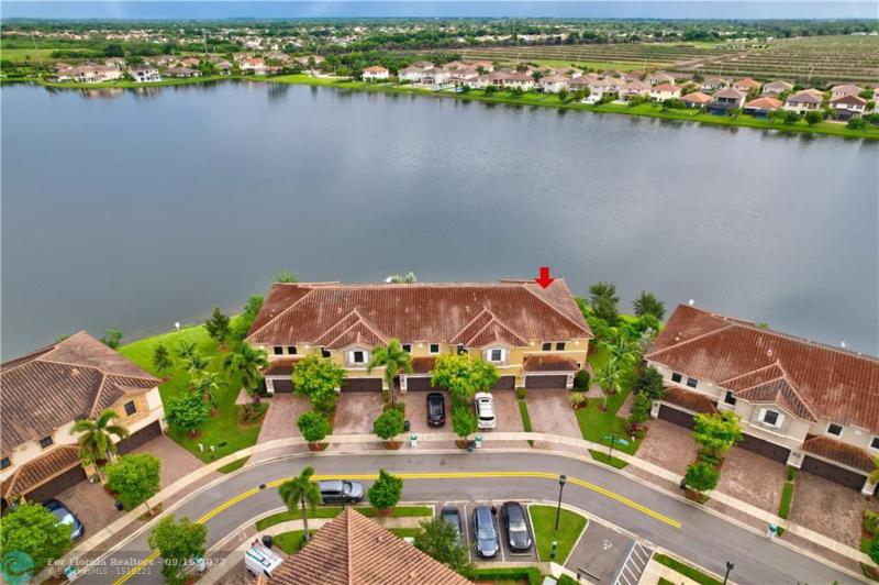  Condo & Townhome Photos