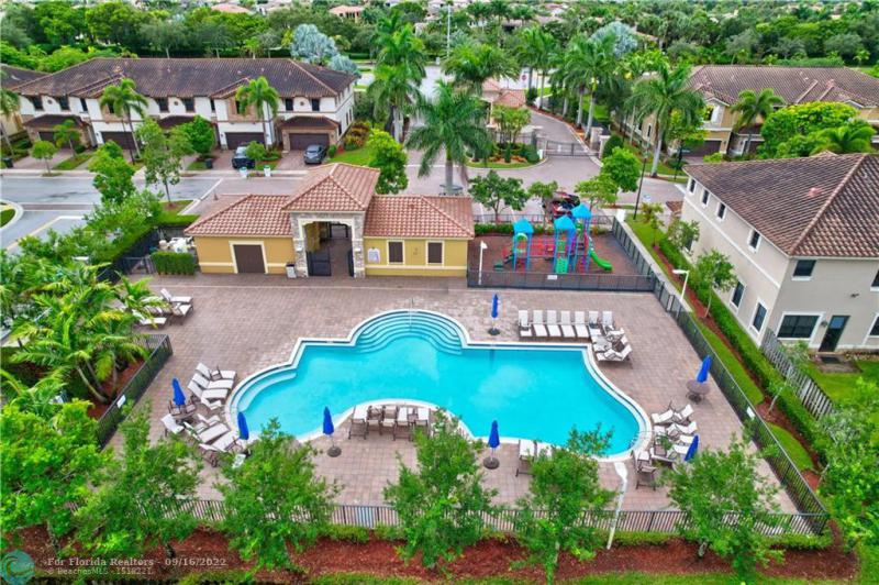  Condo & Townhome Photos