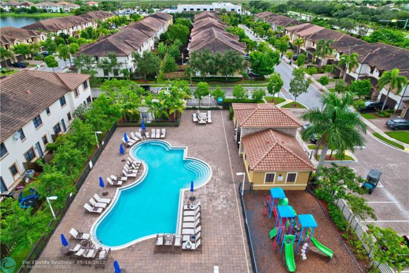  Condo & Townhome Photos