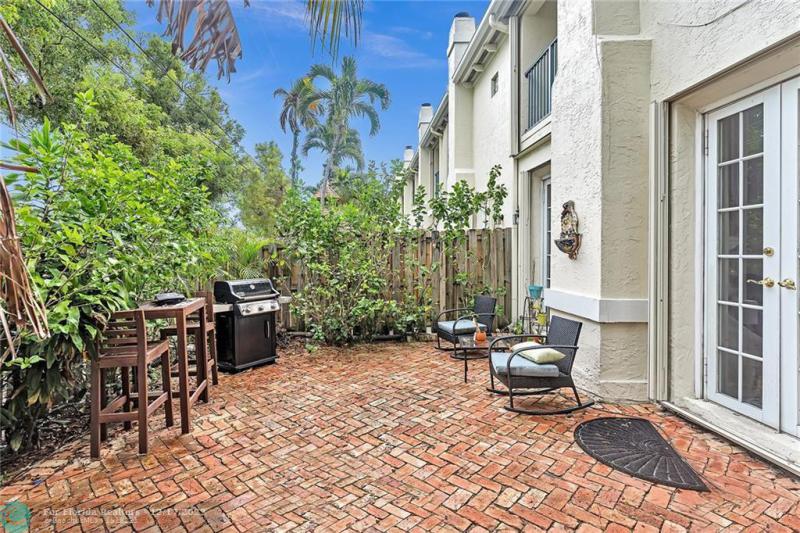  Condo & Townhome Photos