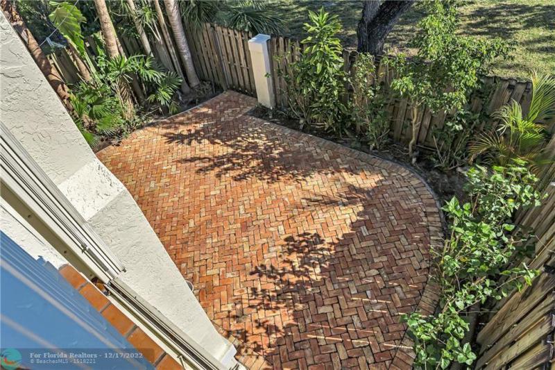  Condo & Townhome Photos