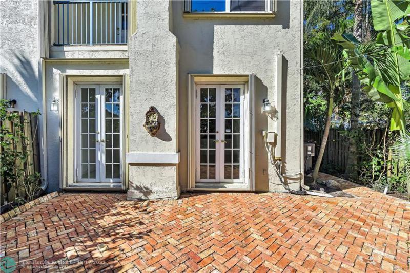  Condo & Townhome Photos