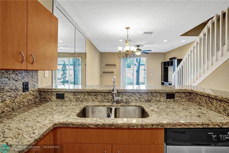  Condo & Townhome Photos