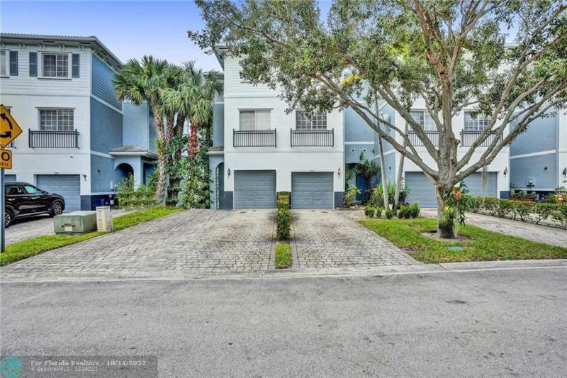  Condo & Townhome Photos