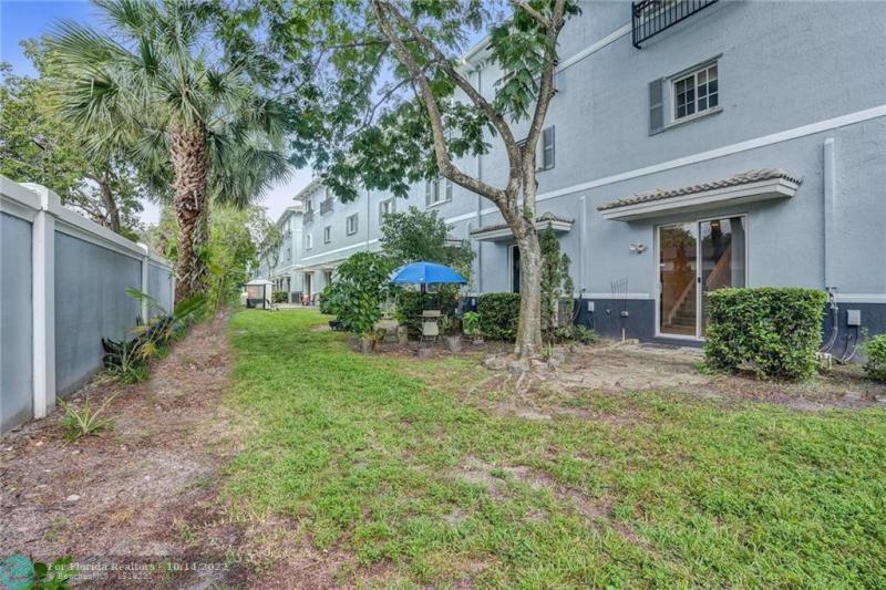  Condo & Townhome Photos