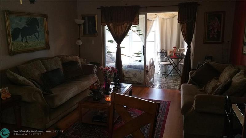  Condo & Townhome Photos