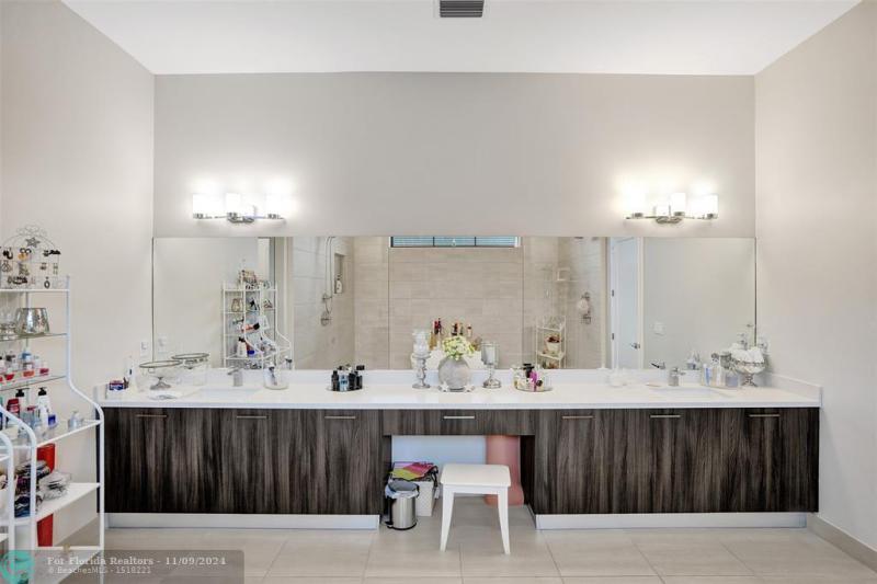  Single Family Homes Photo 12: 10641 SW 53rd St  Cooper City,  FL 33328