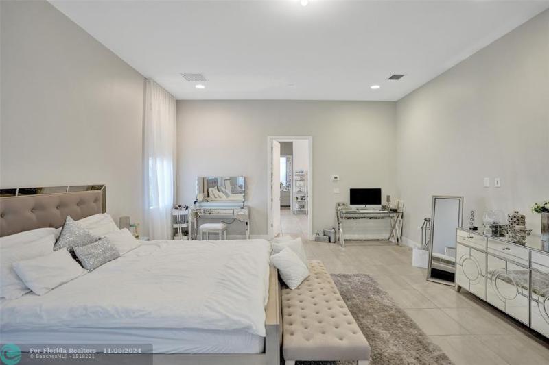  Single Family Homes Photo 13: 10641 SW 53rd St  Cooper City,  FL 33328