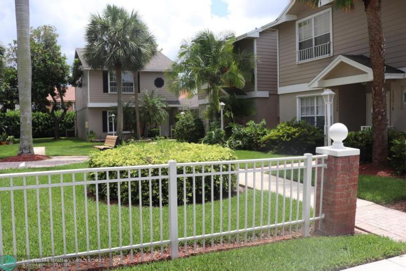  Condo & Townhome Photos
