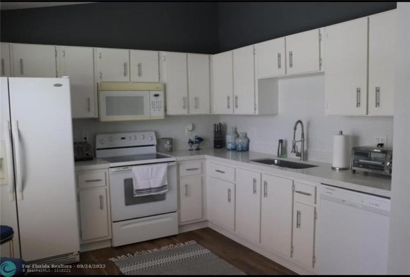  Condo & Townhome Photos