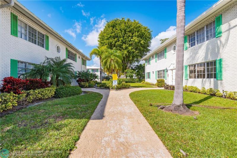  Condo & Townhome Photos