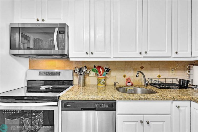  Condo & Townhome Photos