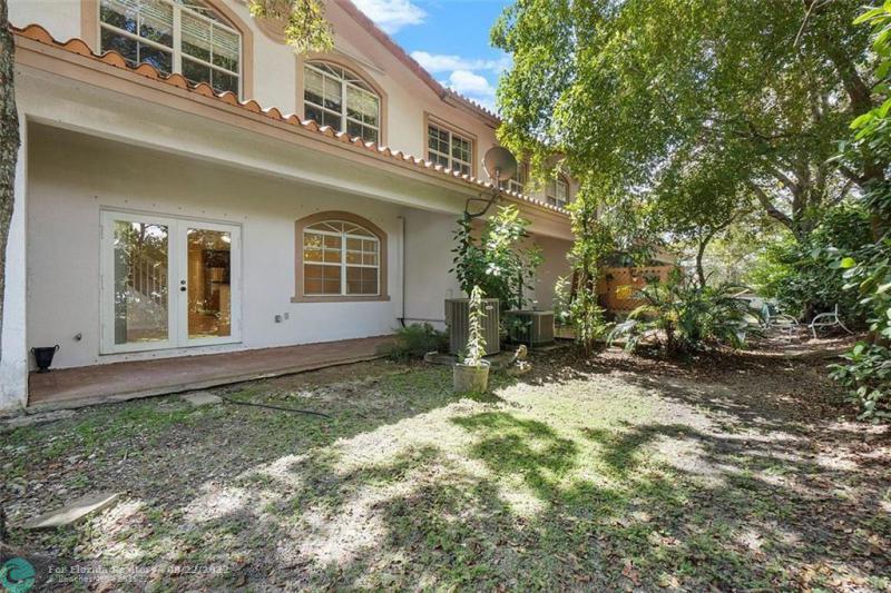  Condo & Townhome Photos